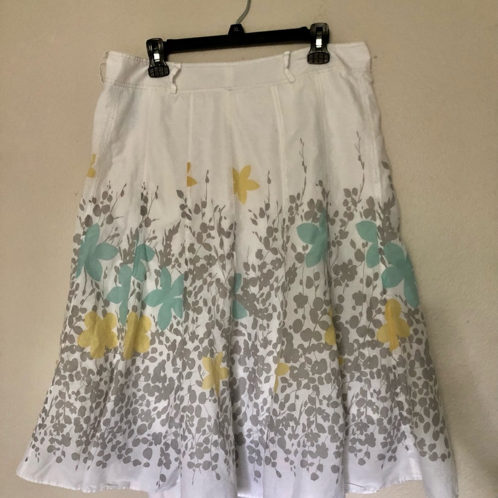 JH Collectibles White A-Line Skirt with Yellow and Teal Floral Pattern